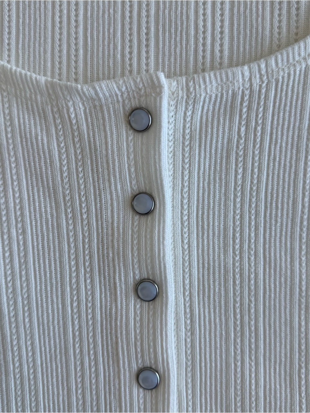 Levi’s Short Sleeve White Henley Tee - Picture 5 of 5